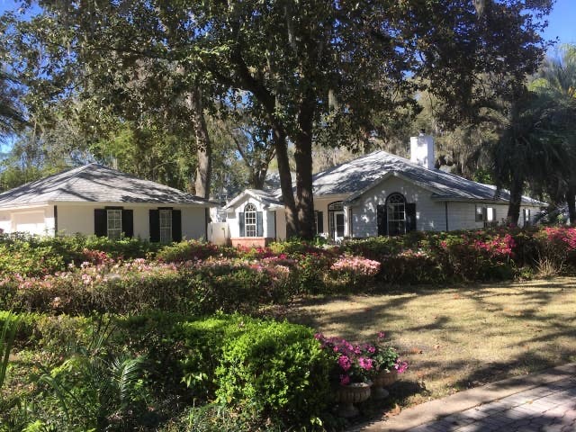 Charming Guest House on Riverfront Estate