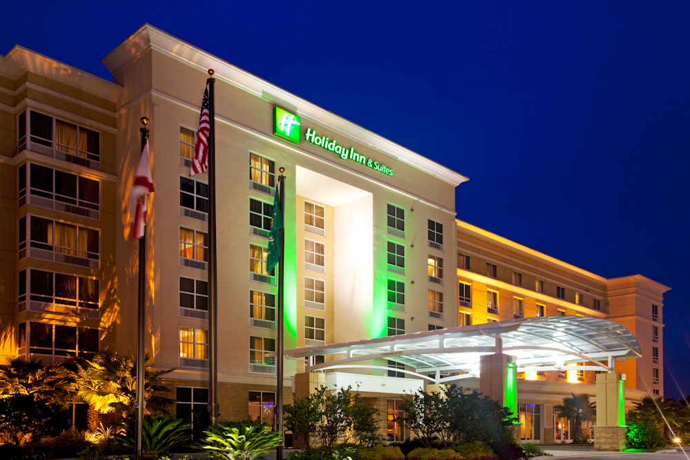 Holiday Inn and Suites Orange Park Exterior at Night