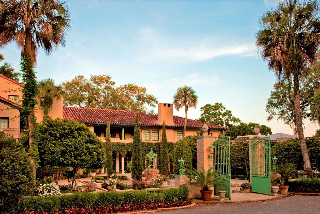 Exterior of Club Continental in Orange Park, FL